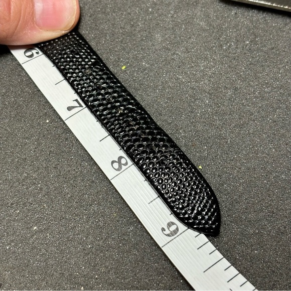 Caravelle by Bulova womens watch Gold Tone Quartz 42A51 Working With New Battery - Picture 7 of 7